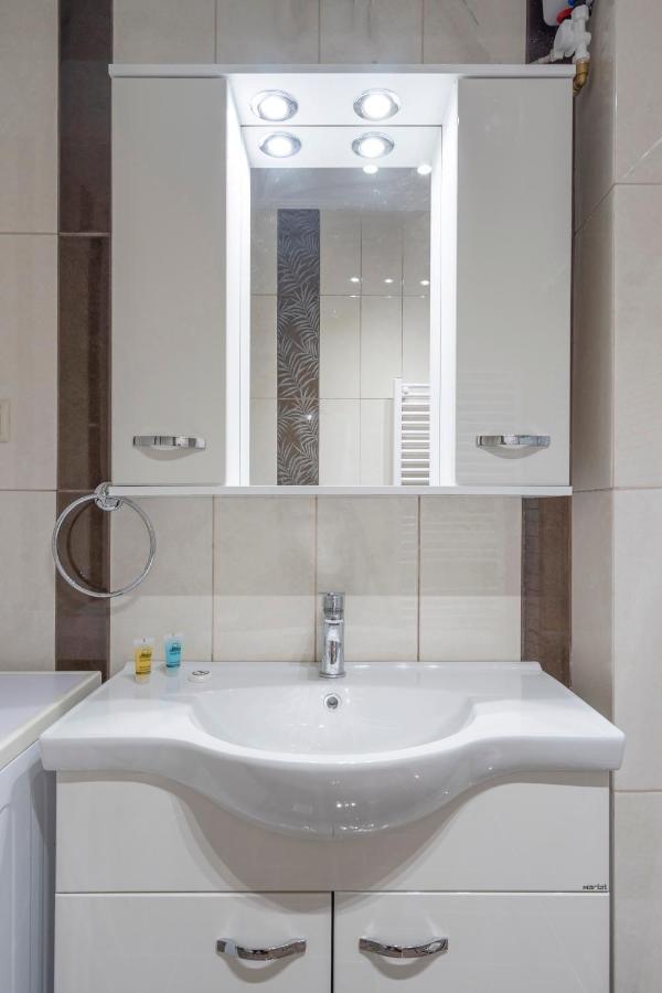 2 Bedroom Renovated Apartment With A View Αθήνα Εξωτερικό φωτογραφία